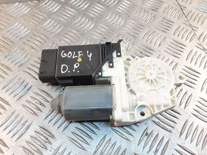 101386101 Volkswagen Golf IV Priekinis varikliukas langų pakėlėjo