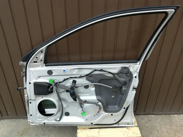 Volvo S60 (2004 - 2010) Дверь — фото 2