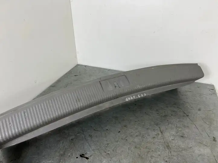 Volkswagen Golf Plus (2004 - 2008) 5M0863459C Отделка порога багажника — фото 5