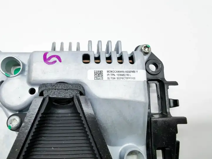 Tesla Model S (2016 - 2021) 1038482-99-L Камера в лобовом стекле — фото 4