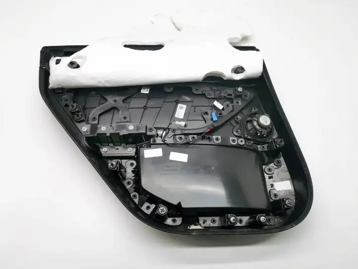 Tesla Model 3 (2017 - 2023) 109415-01-L Обшивка задней двери — фото 4