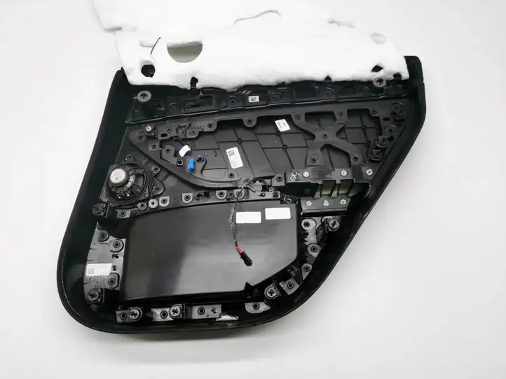 Tesla Model 3 (2017 - 2023) 1090413-01-L Обшивка задней двери — фото 3