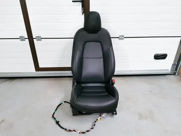 Tesla Model 3 (2017 - 2023) 1076116-06-F Переднее сиденье пассажира — фото 1