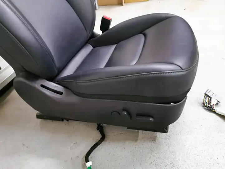 Tesla Model 3 (2017 - 2023) 1076116-06-F Переднее сиденье пассажира — фото 4