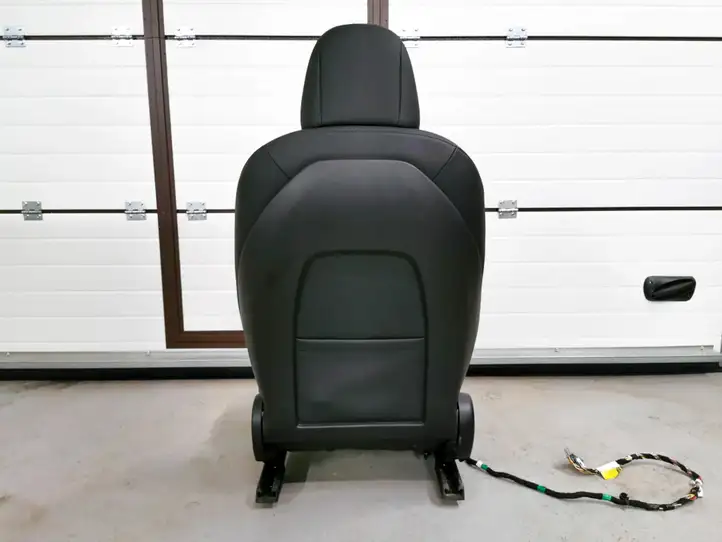 Tesla Model 3 (2017 - 2023) 1076116-06-F Переднее сиденье пассажира — фото 5