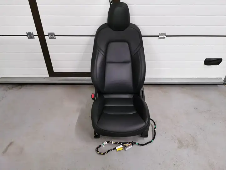 Tesla Model 3 (2017 - 2023) 1126932-00-B Переднее сиденье водителя — фото 1