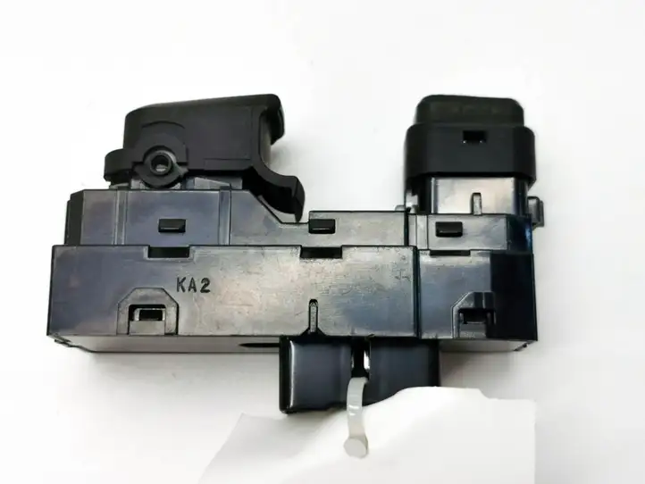 Hyundai ix35 (2013 - 2019) 3835211310 Кнопка стеклоподъемников — фото 2