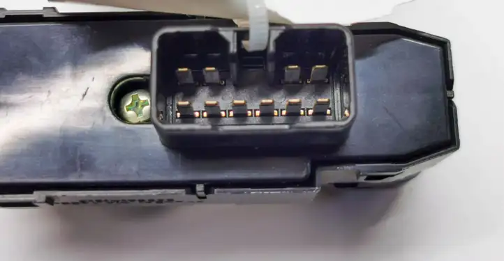 Hyundai ix35 (2013 - 2019) 3835211310 Кнопка стеклоподъемников — фото 3