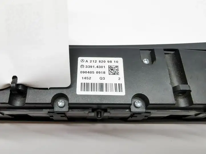 Mercedes-Benz E C207 W207 (2009 - 2017) A2128209810 Включатель обогрева — фото 3
