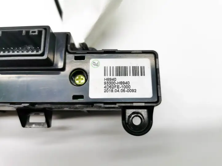 Kia Stonic (2017 - ) 93300-H8940 Другие включатели / ручки/ переключатели — фото 3