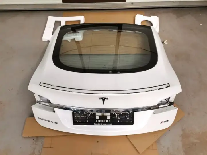 Tesla Model S (2012 - 2016) 1002633-01-D Крышка багажника — фото 1