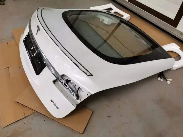 Tesla Model S (2012 - 2016) 1002633-01-D Крышка багажника — фото 5