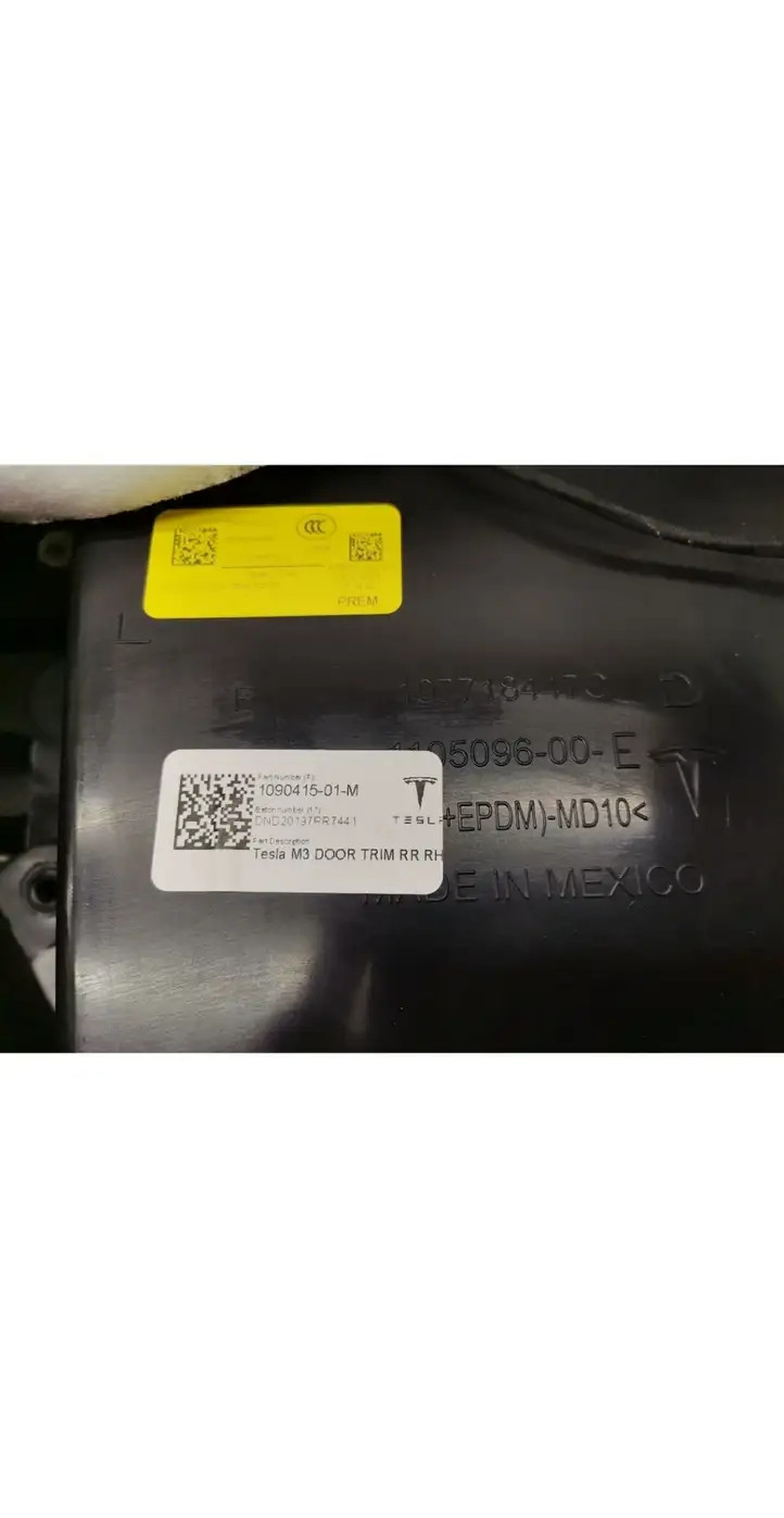 Tesla Model 3 (2017 - 2023) 1090415-01-M Обшивка задней двери — фото 3