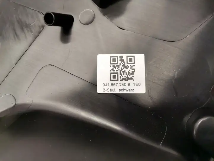 Porsche Taycan 9J1 (2019 - ) 9J1867240B Нижняя обшивка стойки B — фото 2