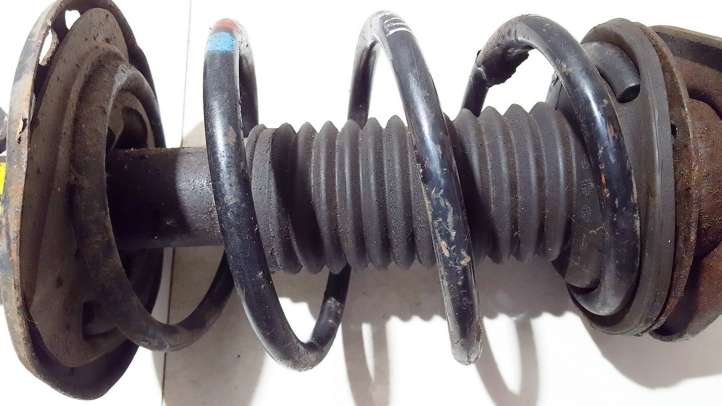 Toyota Auris 150 (2006 - 2012)   Пружина