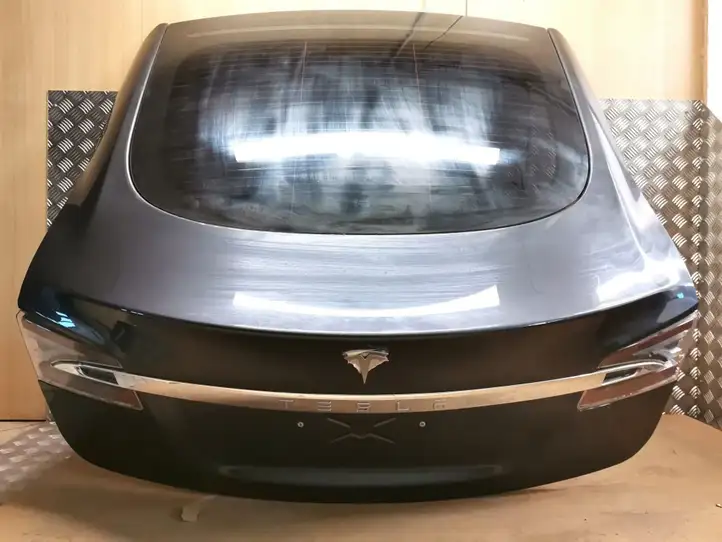 Tesla Model S (2016 - 2021) 1028348-E0-B Крышка багажника — фото 1