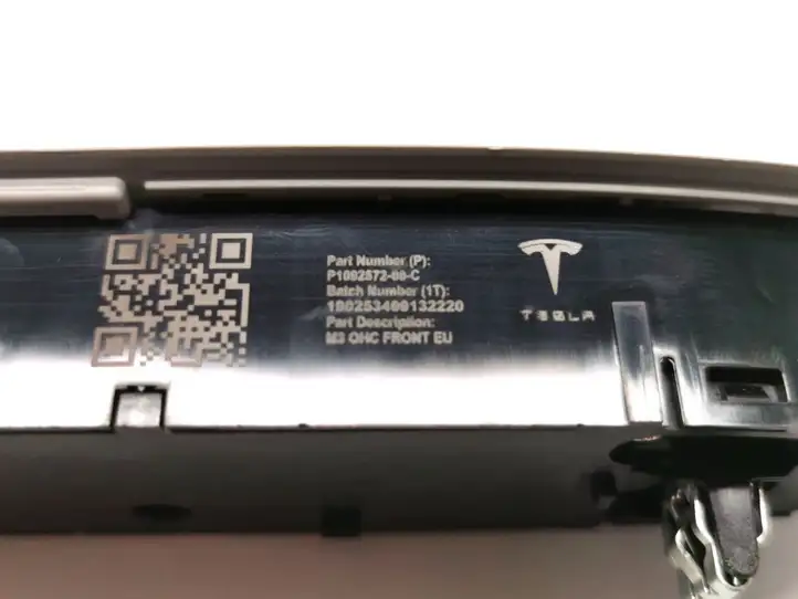 Tesla Model 3 (2017 - 2023) 1092572-00-C Передняя подсветка — фото 3