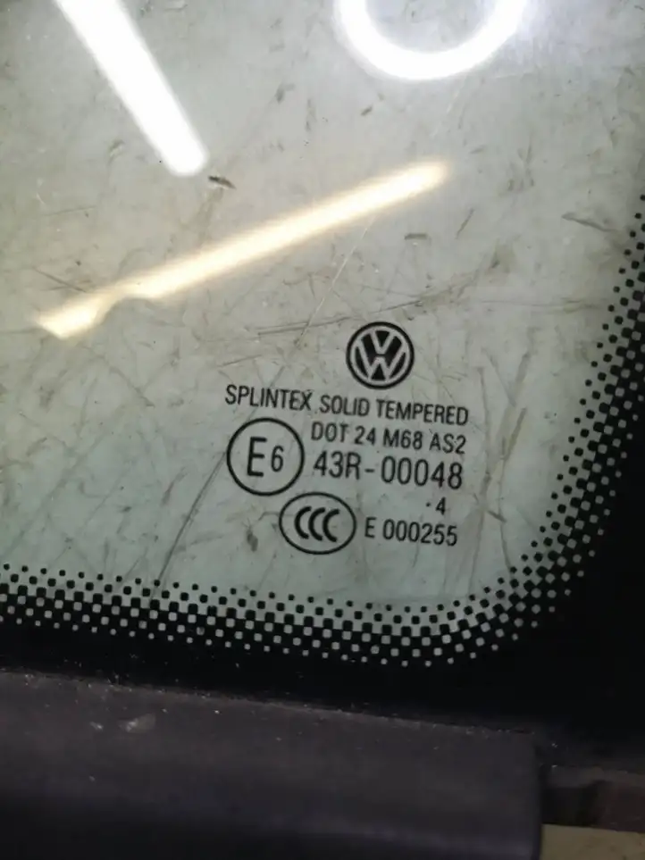 Volkswagen Touran I (2003 - 2010) E000255 Треугольное стекло кузова — фото 4