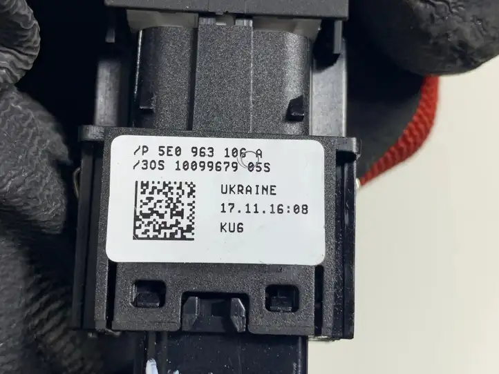 Skoda Octavia Mk3 (5E) (2013 - 2019) 5E0963106A Включатель обогрева — фото 3