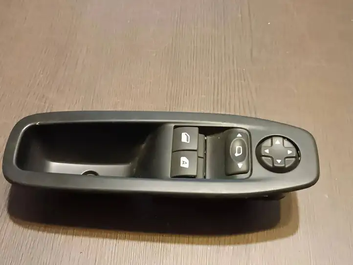 Peugeot 208 (2012 - 2015) 96758208ZD Блок кнопок стеклоподъемников — фото 2