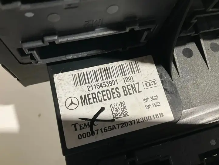 Mercedes-Benz E W211 (2002 - 2009) 2115453901 Блок предохранителей — фото 4