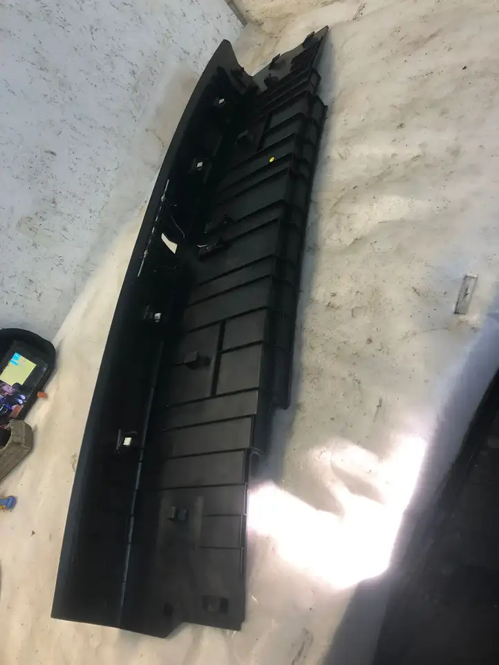 Volkswagen Tiguan (2016 - 2020) 5na863459d Отделка порога багажника — фото 3