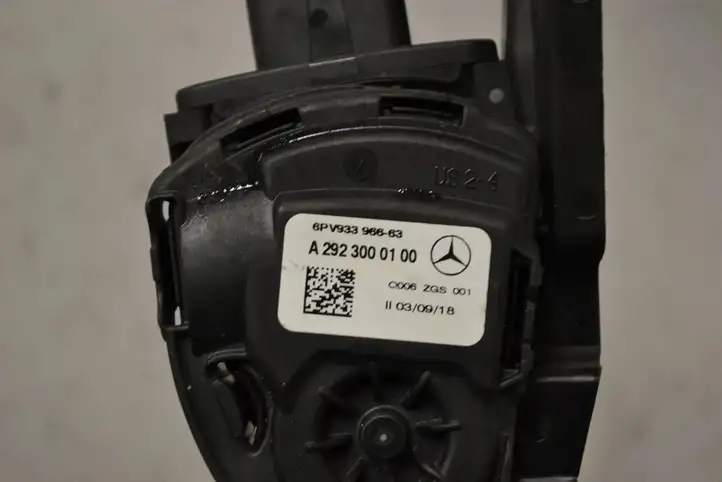 Mercedes-Benz GLE W166/C292 (2015 - 2019) a2923000100 Педаль акселератора — фото 5
