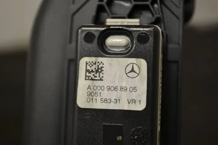Mercedes-Benz GLC X253/C253 (2015 - ) a0009068905 Потолочная ручка задняя — фото 6