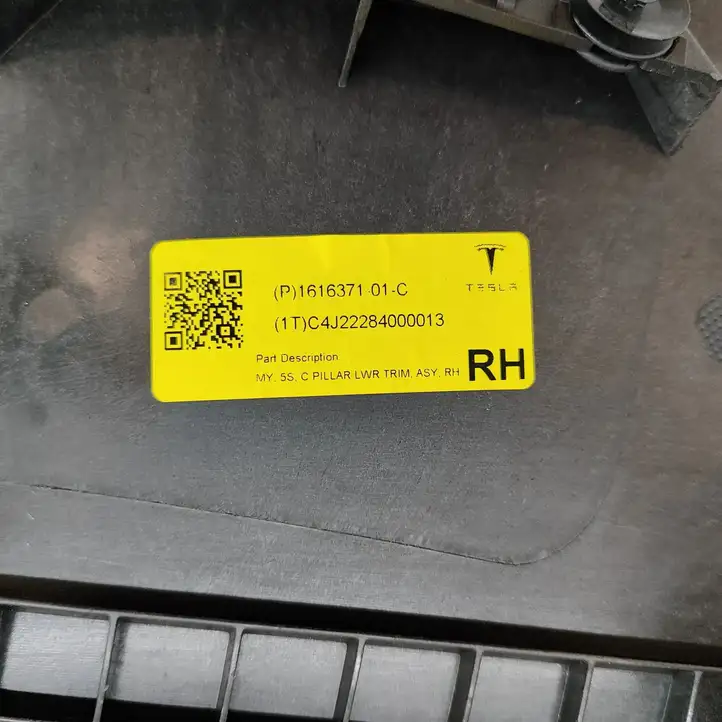 Tesla Model Y (2019 - 2024) 161637101C Верхняя обшивка стойки B — фото 7