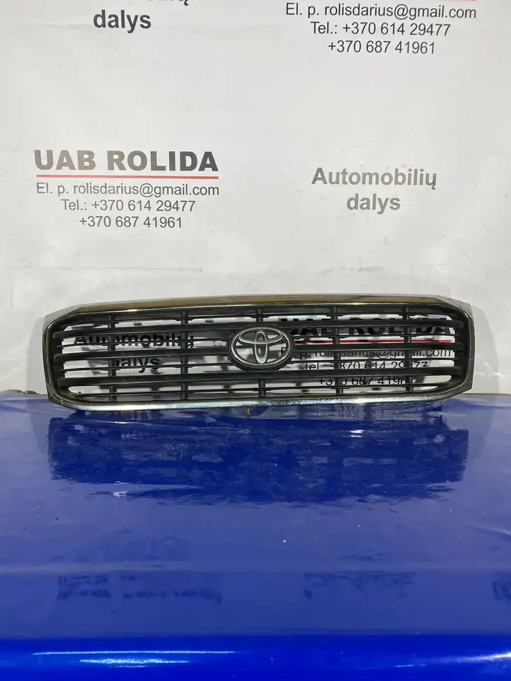 Toyota Land Cruiser (J100) (1998 - 2007) 5311160350 Передняя решетка — фото 1