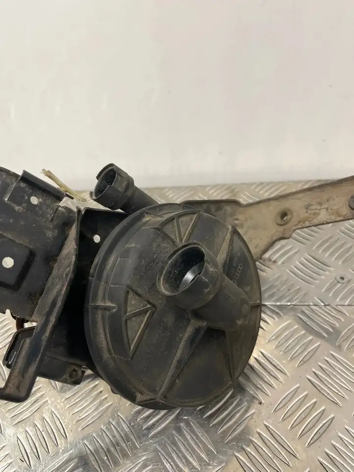 Audi A4 S4 B6 8E 8H (2000 - 2006) 079906601A Насос вторичного воздуха — фото 5