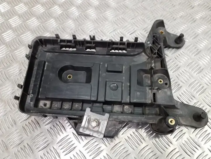 Seat Altea XL (2004 - 2015) 1K0915333 Площадка аккумулятора — фото 1