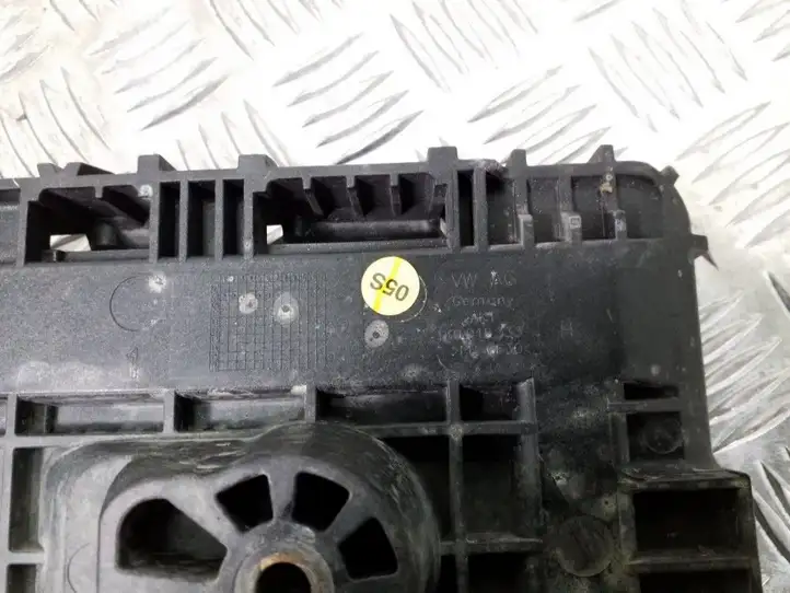 Seat Altea XL (2004 - 2015) 1K0915333 Площадка аккумулятора — фото 2