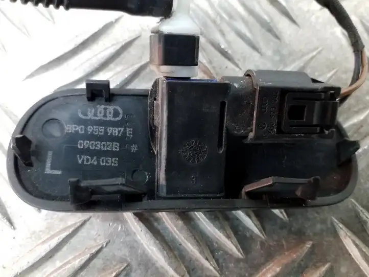 Audi A3/S3 8P (2008 - 2013) 8P0955987E Форсунка омывателя лобового стекла — фото 2