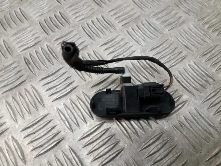 Audi A3/S3 8P (2008 - 2013) 8P0955987E Форсунка омывателя лобового стекла — фото 3