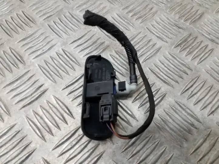 Audi A3/S3 8P (2008 - 2013) 8P0955987E Форсунка омывателя лобового стекла — фото 4