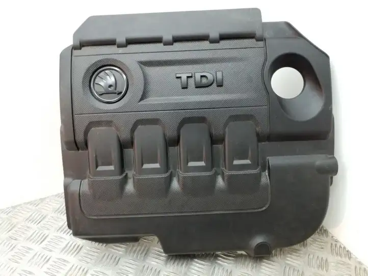 Skoda Octavia Mk3 (5E) (2013 - 2019) 04L103925C Крышка двигателя декоративная — фото 2