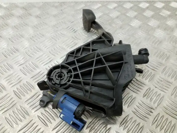 Seat Ibiza IV (6J,6P) (2008 - 2017) 6R0721117B Педаль сцепления — фото 4