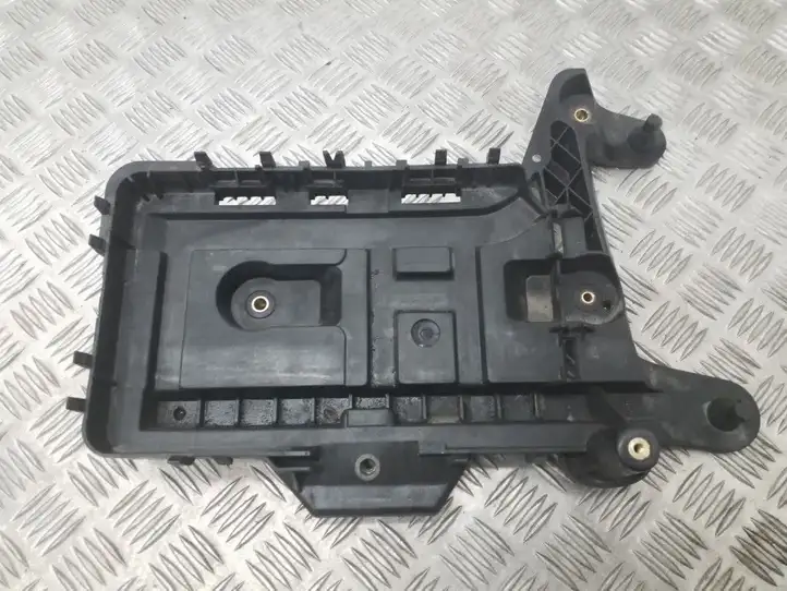 Volkswagen PASSAT B7 (2011 - 2014) 1K0915333H Площадка аккумулятора — фото 1