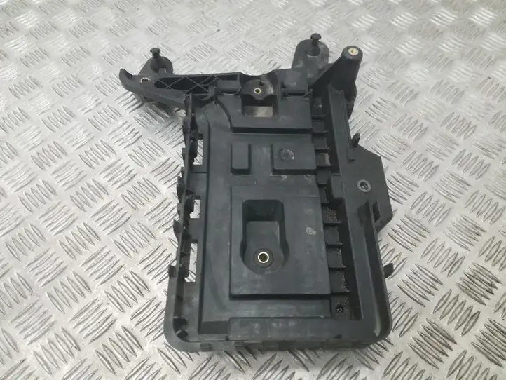 Volkswagen PASSAT B7 (2011 - 2014) 1K0915333H Площадка аккумулятора — фото 2
