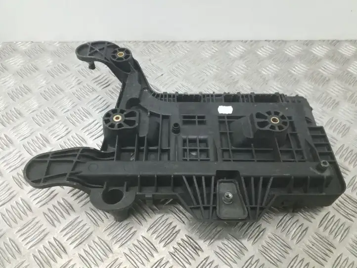 Volkswagen PASSAT B7 (2011 - 2014) 1K0915333H Площадка аккумулятора — фото 4