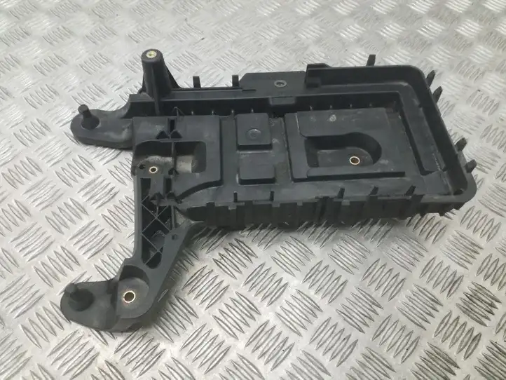 Volkswagen PASSAT B7 (2011 - 2014) 1K0915333H Площадка аккумулятора — фото 5