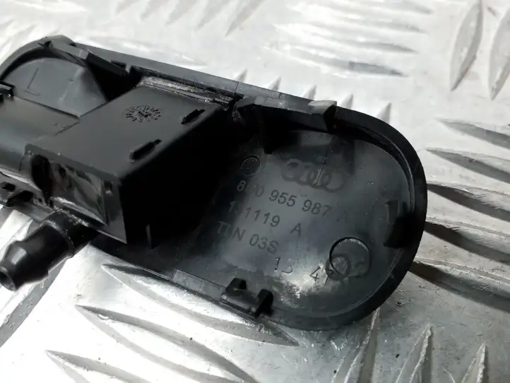 Audi Q3 8U (2011 - 2014) 8U0955987A Форсунка омывателя лобового стекла — фото 4