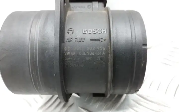 Skoda Octavia Mk2 (1Z) (2004 - 2013) 03L906461A Датчик массового расхода воздуха — фото 4