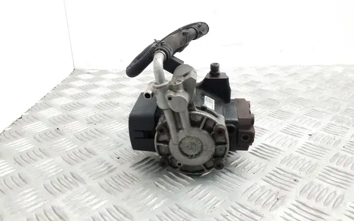 Seat Altea (2009 - 2015) 03L130755E Топливный насос — фото 3