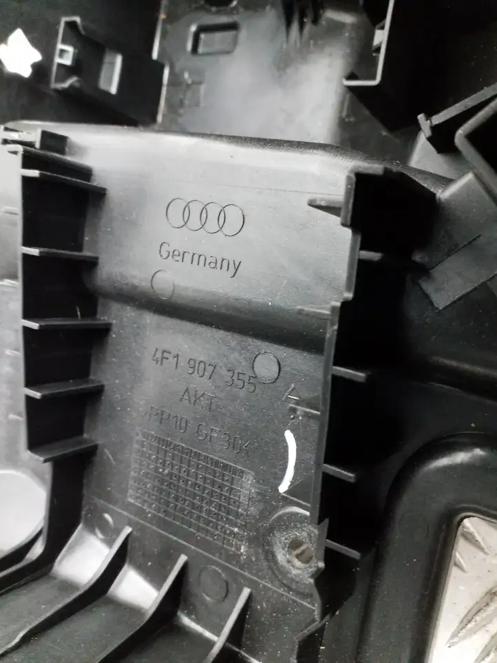 Audi A6 S6 C6 4F (2008 - 2011) 4F1907355A Прочие детали моторного отсека — фото 7