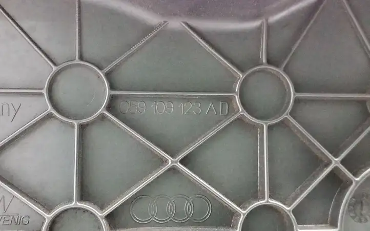 Audi A4 S4 B8 8K (2007 - 2011) 059109123AD Защита ремня ГРМ — фото 4