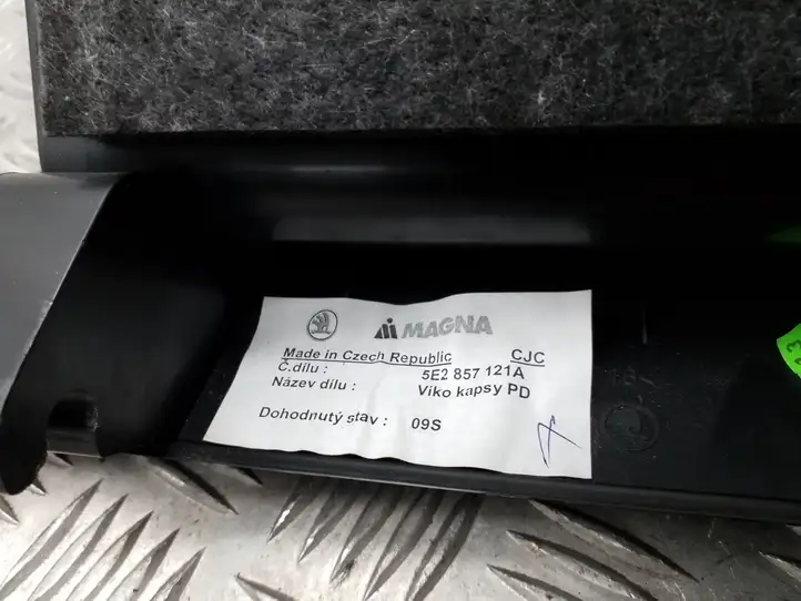 Skoda Octavia Mk3 (5E) (2013 - 2019) 5E2857121A Бардачок в сборе — фото 3