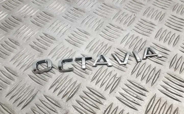 Skoda Octavia Mk3 (5E) (2013 - 2019) Эмблема производителя — фото 1