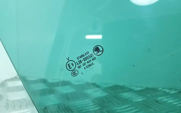 Skoda Yeti (5L) (2009 - 2012) 5L0845206A Стекло задней двери — фото 3